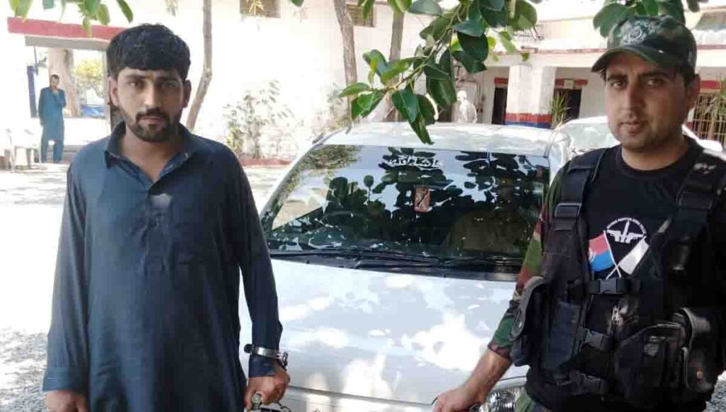 The carlifter who reached Abbottabad after snatching the vehicle from Taxila at gunpoint was apprehended.